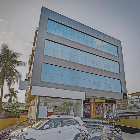 Townhouse Oak Hi-City Hotel Guwahati Exterior foto